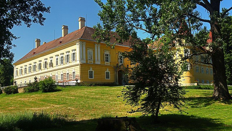 File:Schloss Weinern Südostansicht.jpg