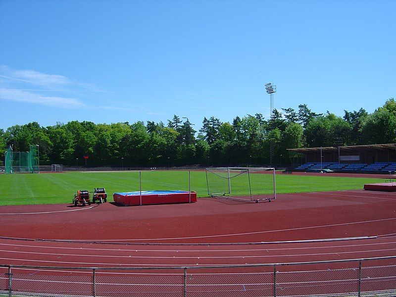 File:Taarnby Stadion Opvisningsbanen.JPG