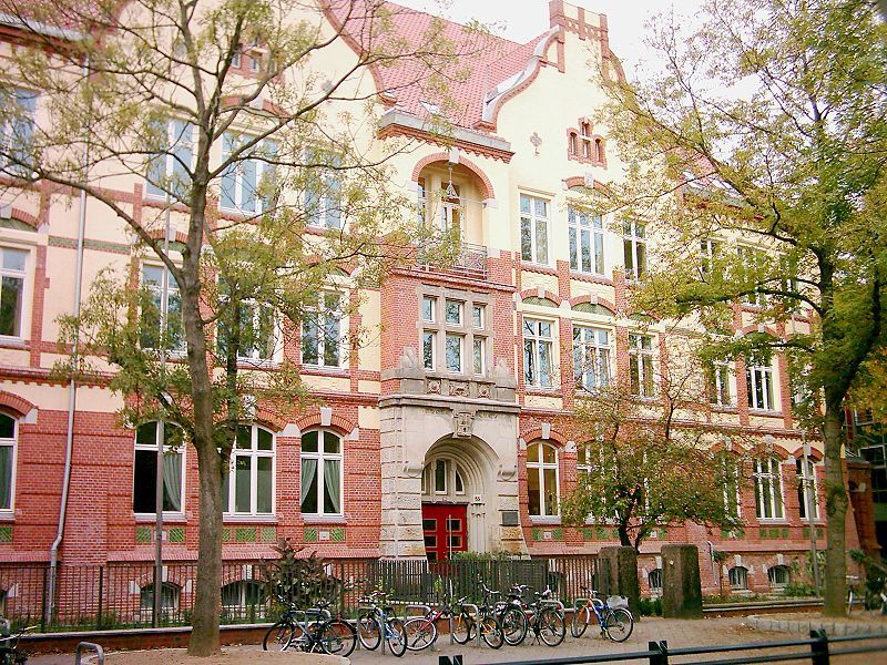 File:Theodor-Haubach-Schule 01.jpg