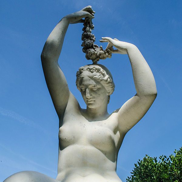 File:Valence-Sculpture-JardinMusee.jpg