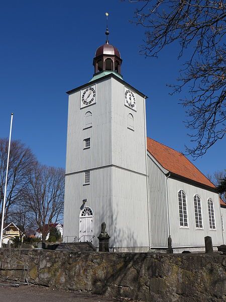 File:Vallø Kirke (13555788024).jpg