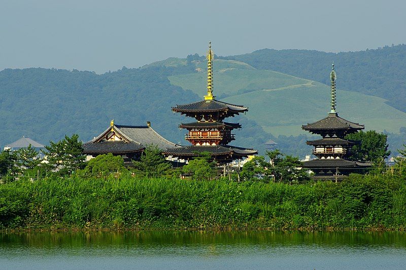 File:Wakakusa-yakushiji.jpg