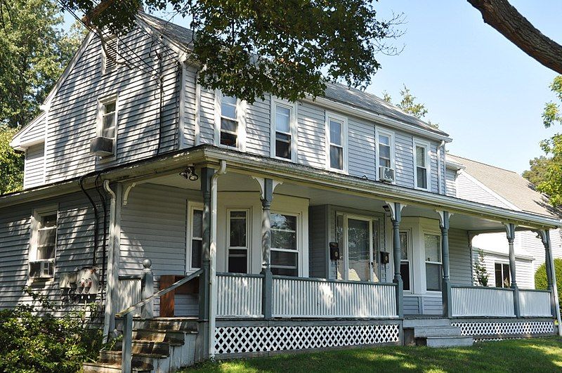 File:WalthamMA SandersonClarkFarmhouse.jpg