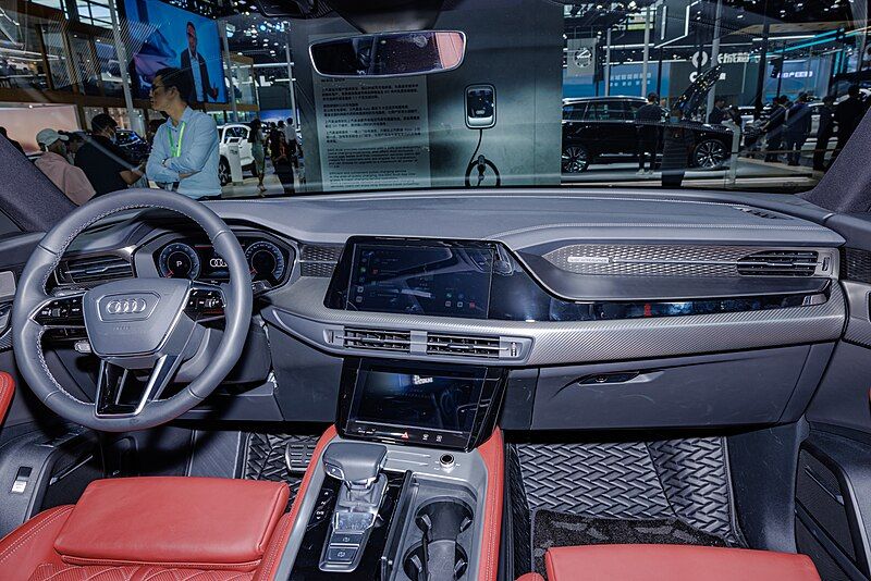 File:AUDI Q6 INTERIOR.jpg