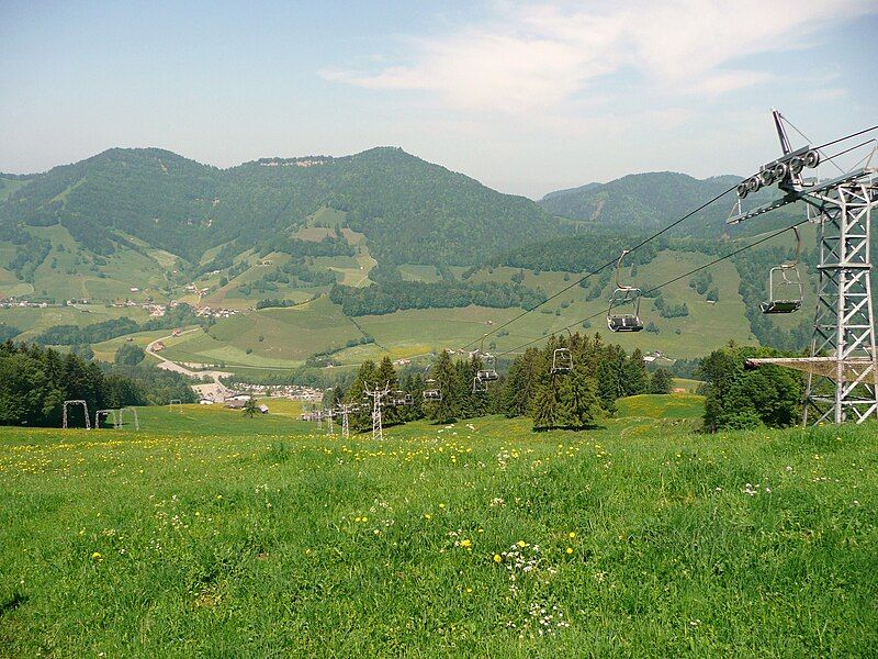 File:Atzmännig-Seilbahn.JPG