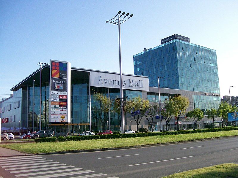 File:Avenue Mall Zagreb.jpg