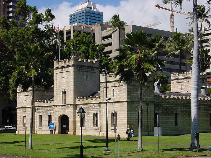 File:Iolani Palace Barracks.jpg