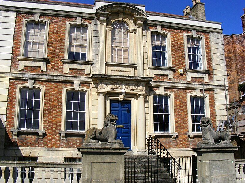 File:Lions House Bridgwater.JPG