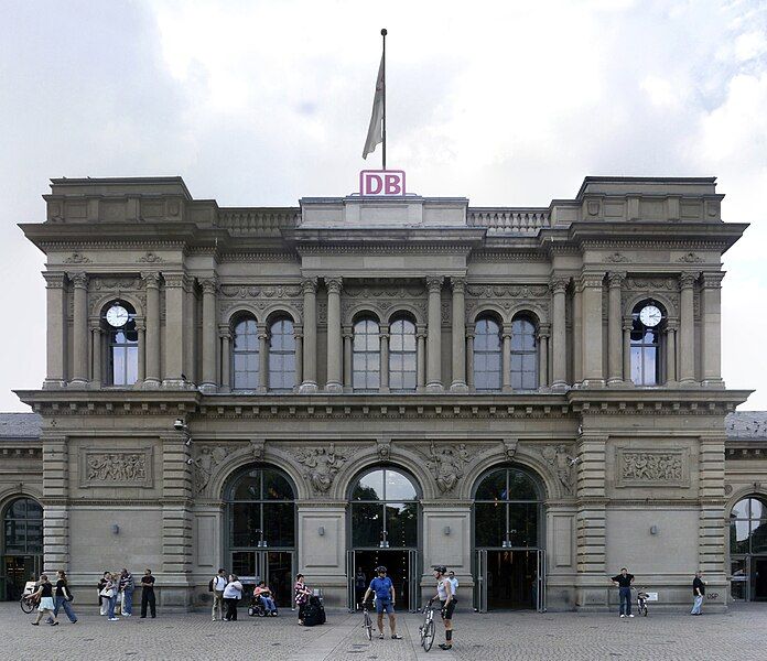 File:Mainz Hauptbahnhof Stiched.jpg