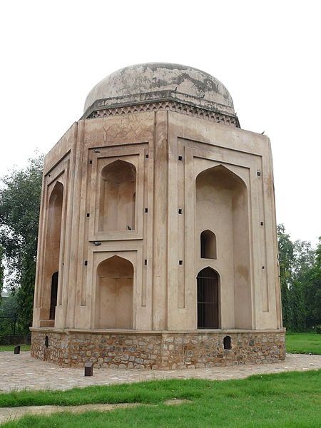 File:Maqbara Paik (7987886607).jpg