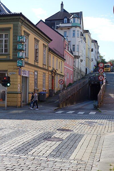 File:Olav Kyrres Gate.jpg