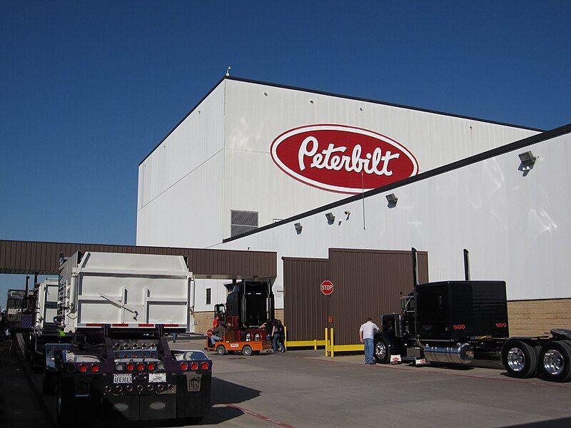 File:Peterbilt headquarters.jpg