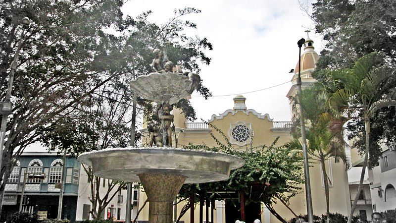 File:Plaza de Paita.JPG