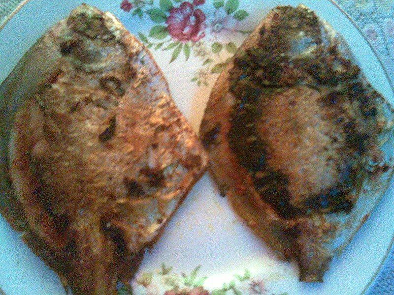 File:Pompret-fried-fish.jpg