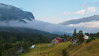 Råeimsdalen from Viksdalen near Vallestadfossen