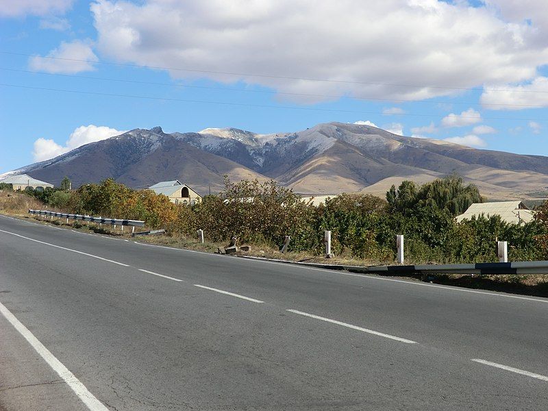 File:Route à Ohanavan.JPG