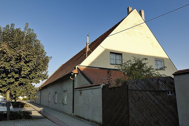 File:Schüttkasten Weikendorf.jpg