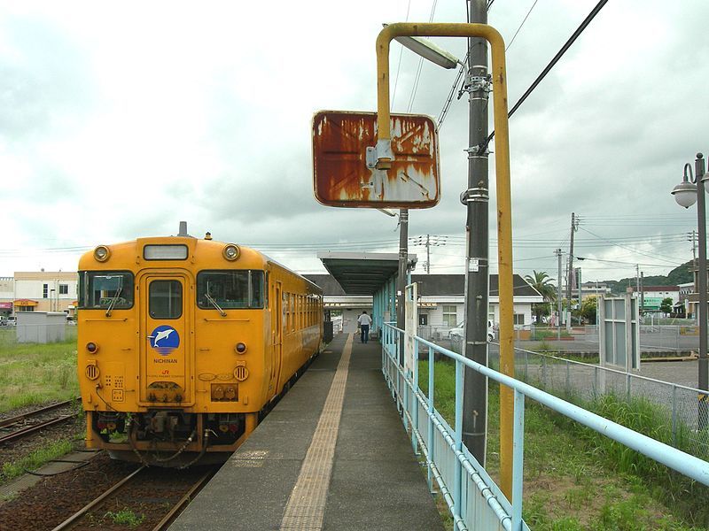 File:Shibushi-station-Platform-20100626.jpg