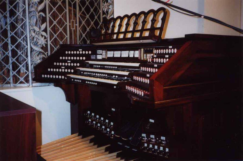 File:StClareSI-PeragalloOrganConsole.jpg