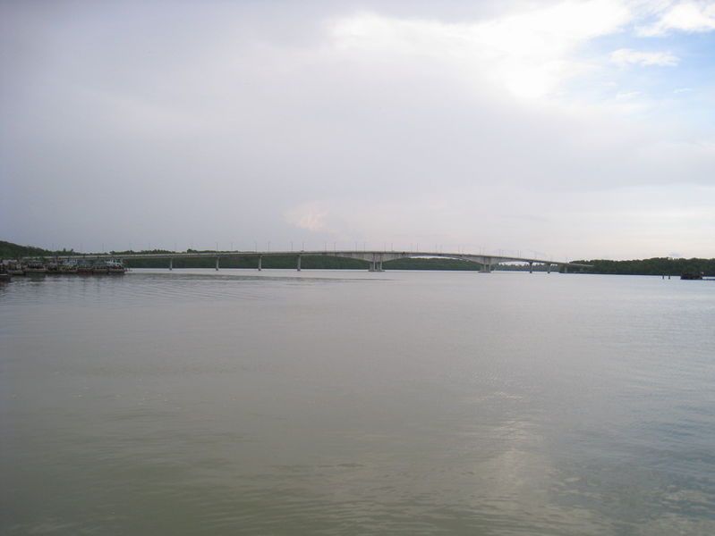 File:SungaiSediliBesar and bridge.jpg