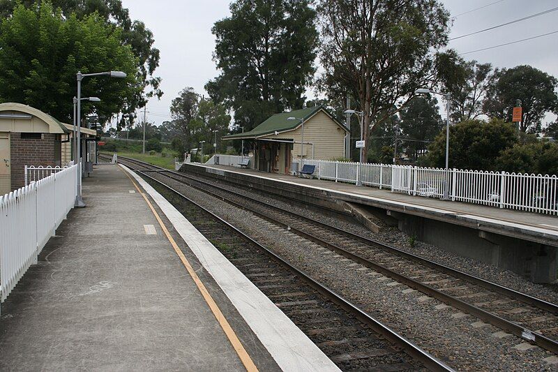 File:Tahmoor Station.jpg