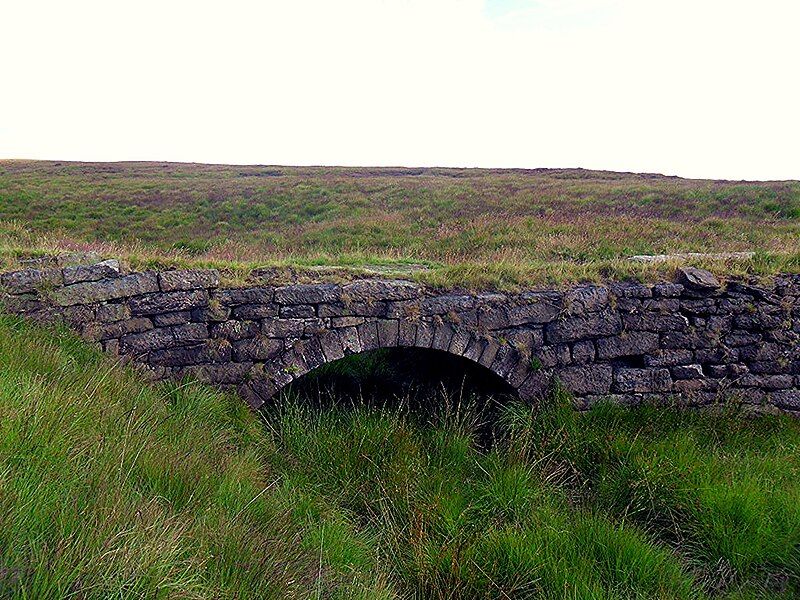 File:Thieves Clough Bridge.jpg