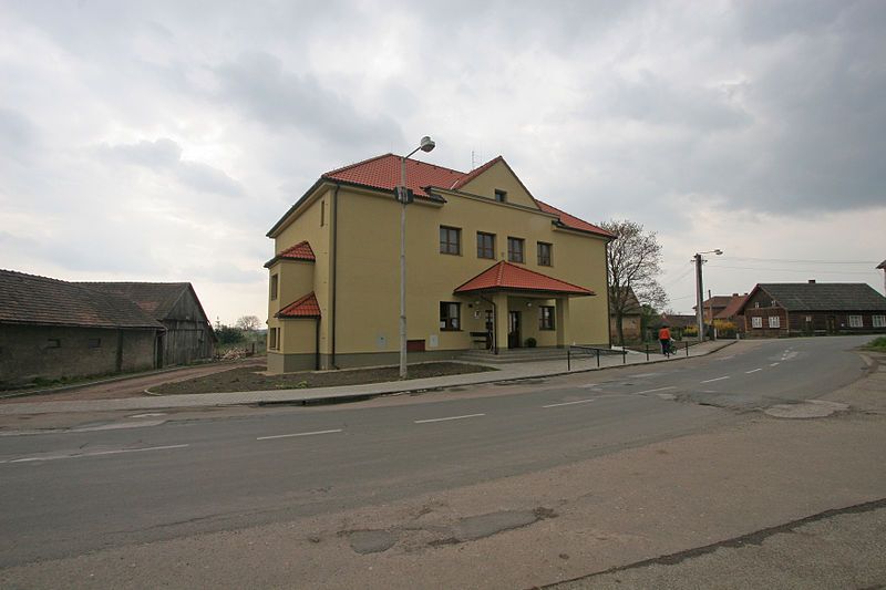 File:Vinary obecní úřad.JPG