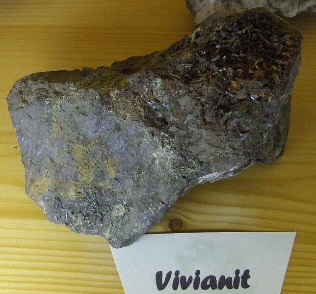 File:Vivianit, Silberberg, Bodenmais.JPG