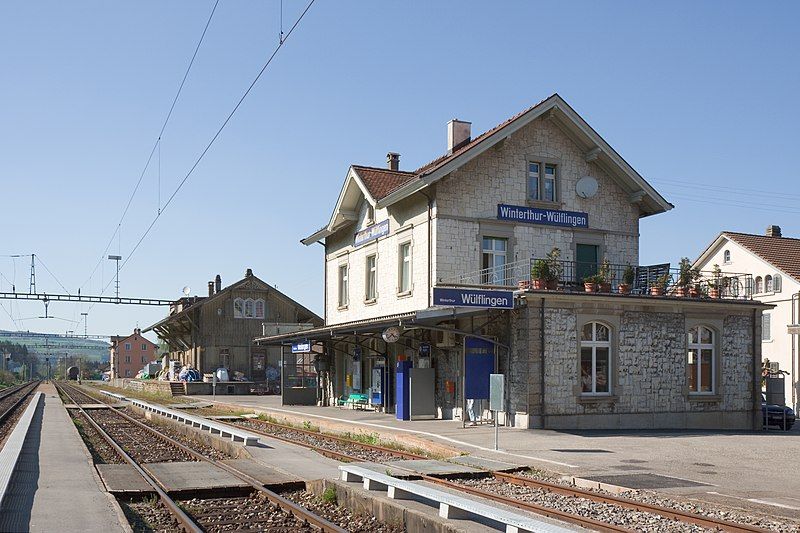 File:Winterthur Wuelflingen Bahnhof.jpg