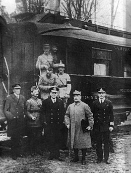 Photograph taken just after the signing of the Armistice with Germany in Compiègne, with at the forefront rear admiral Hope, French general Weygand, vice admiral Wemyss, French marshal Foch, captain of the Navy Marriott