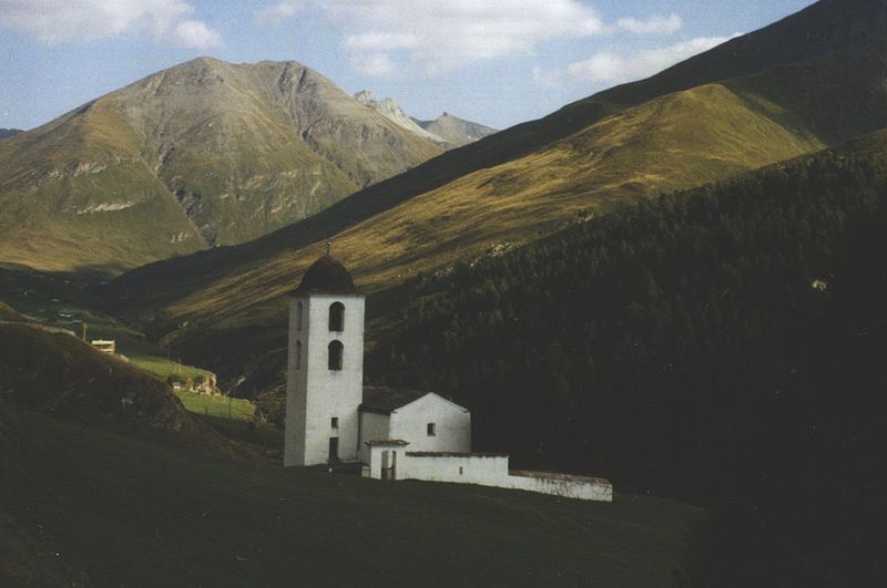 File:Avers Cresta Kirche.jpg