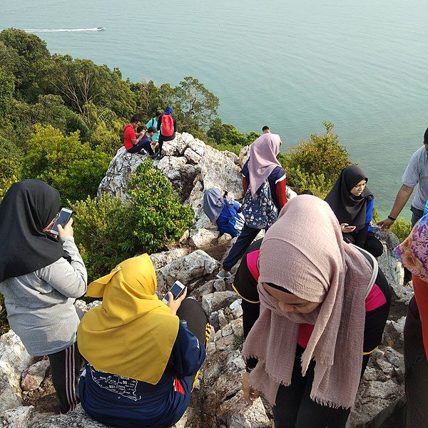 File:Batu Putih summit.jpg