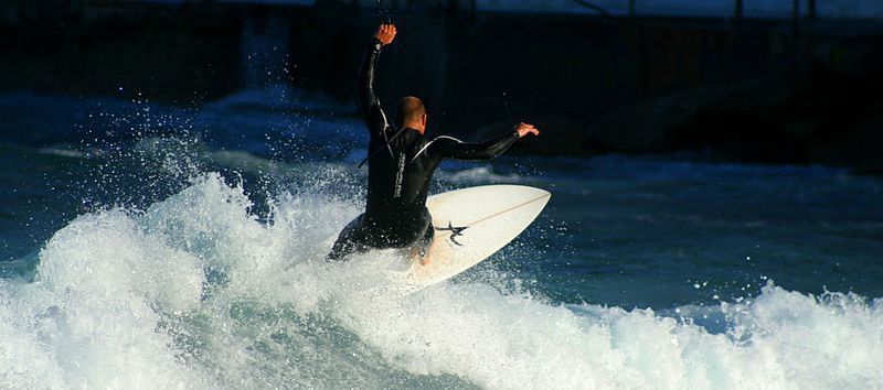 File:Bondi surfer 02.jpg