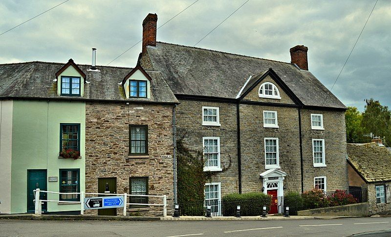 File:Creswell House, Clun.jpg