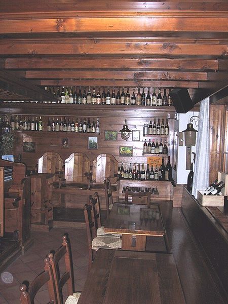 File:Enoteca.JPG