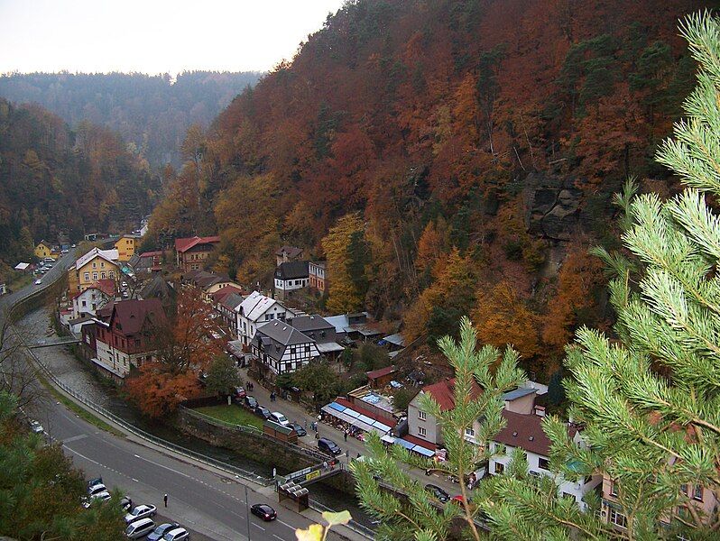 File:Hrensko-im-Herbst-1.jpg