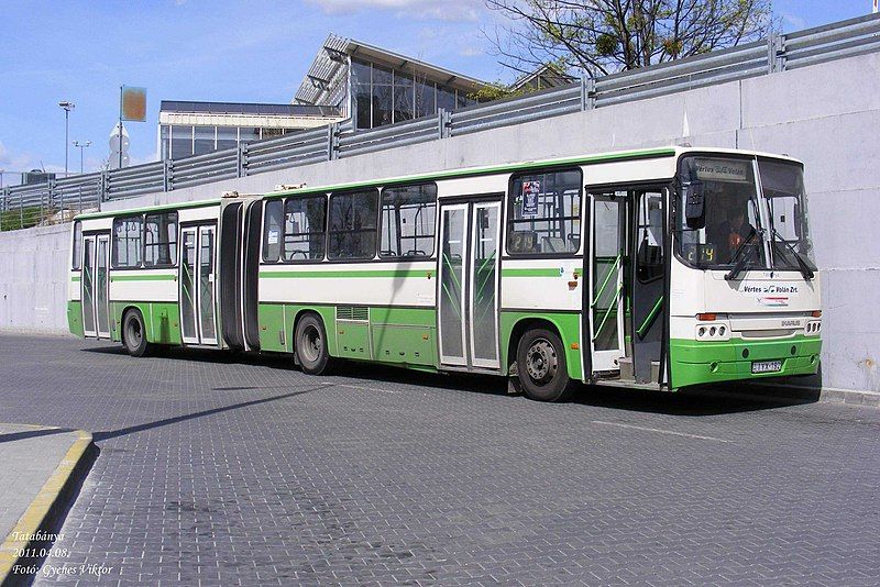 File:Ikarus C83 Tatabánya.jpg