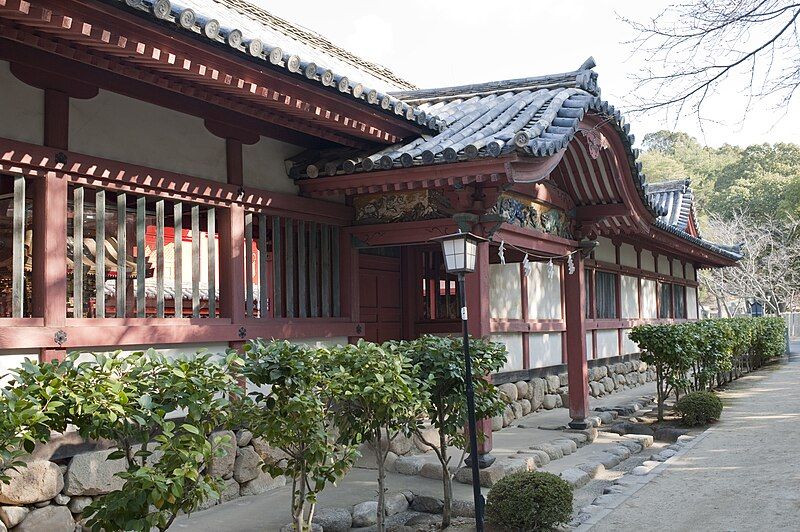 File:Isaniwa shrine kairou.jpg