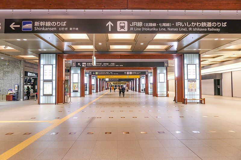 File:Kanazawa-STA Concourse.jpg