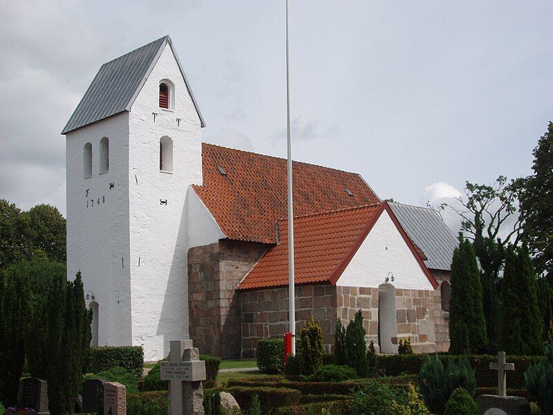 File:Kragelund Kirke.jpg