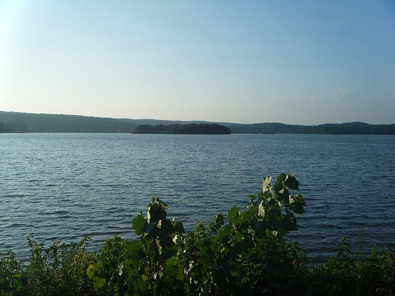 File:Lake Pocotopaug.JPG