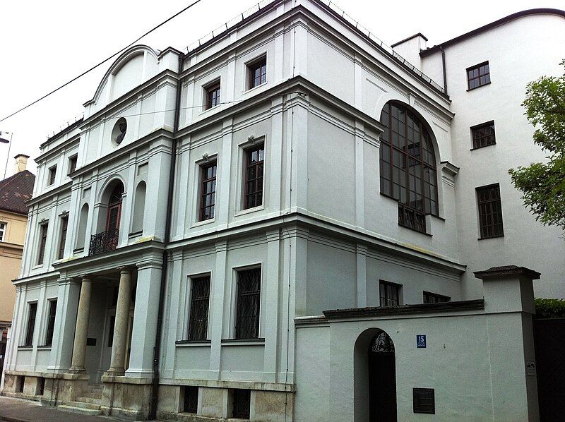 File:München Kaulbachvilla Front.JPG