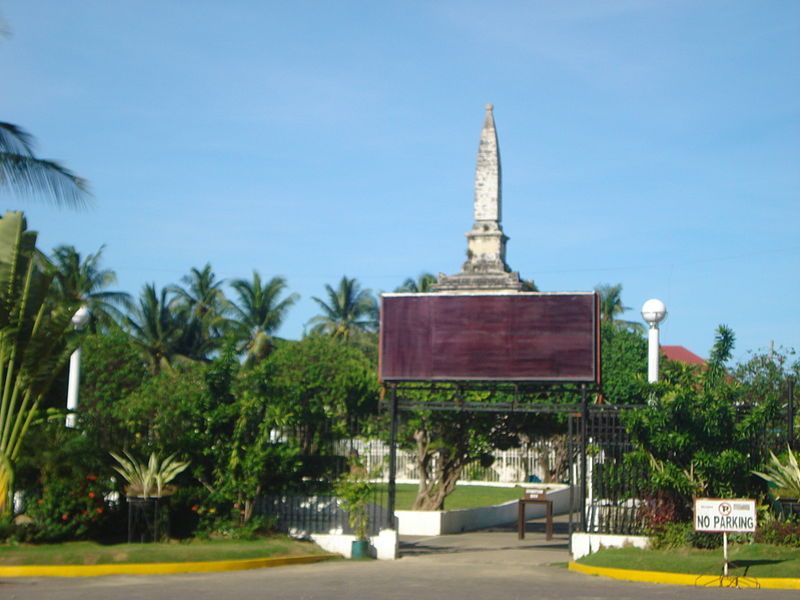 File:MactanShrineEntrance1.jpg