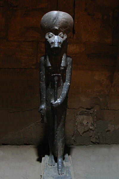 File:PtahTemple-Karnak-Sekhmet statue chapel-2.jpg