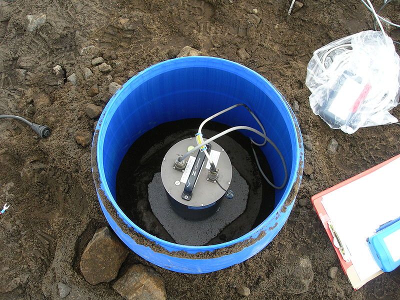 File:Seismometer-iceland.JPG