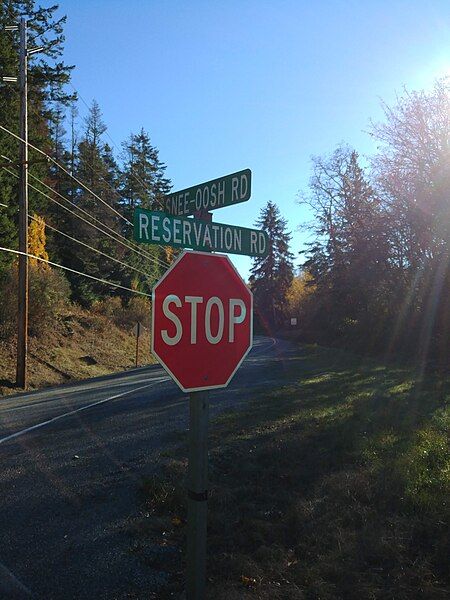 File:Snee-Oosh Road sign.jpg