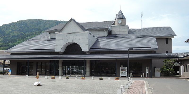 File:Suō-Ōshima town hall.JPG