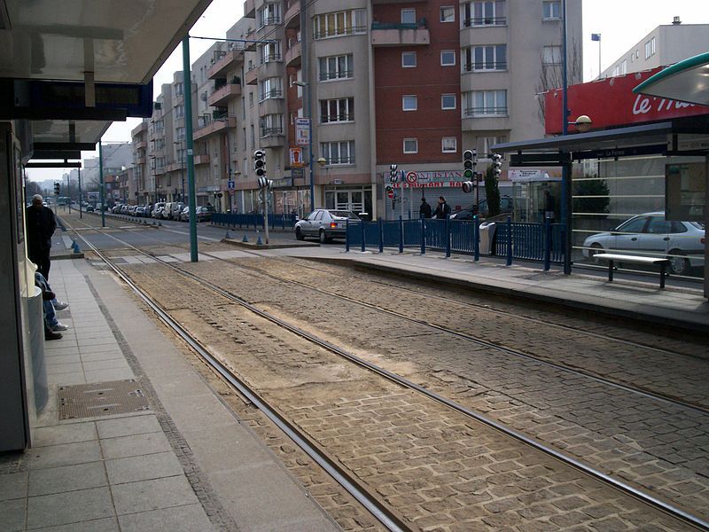 File:T1 arret laferme.jpg