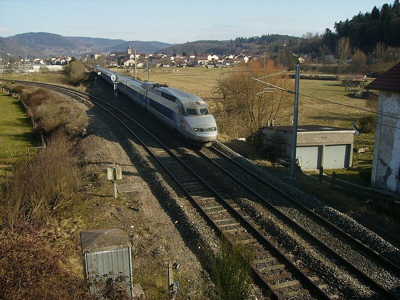 File:TGV Pouxeux.JPG