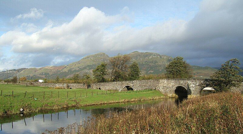 File:TullibodyOldBridgeOctober2011.jpg